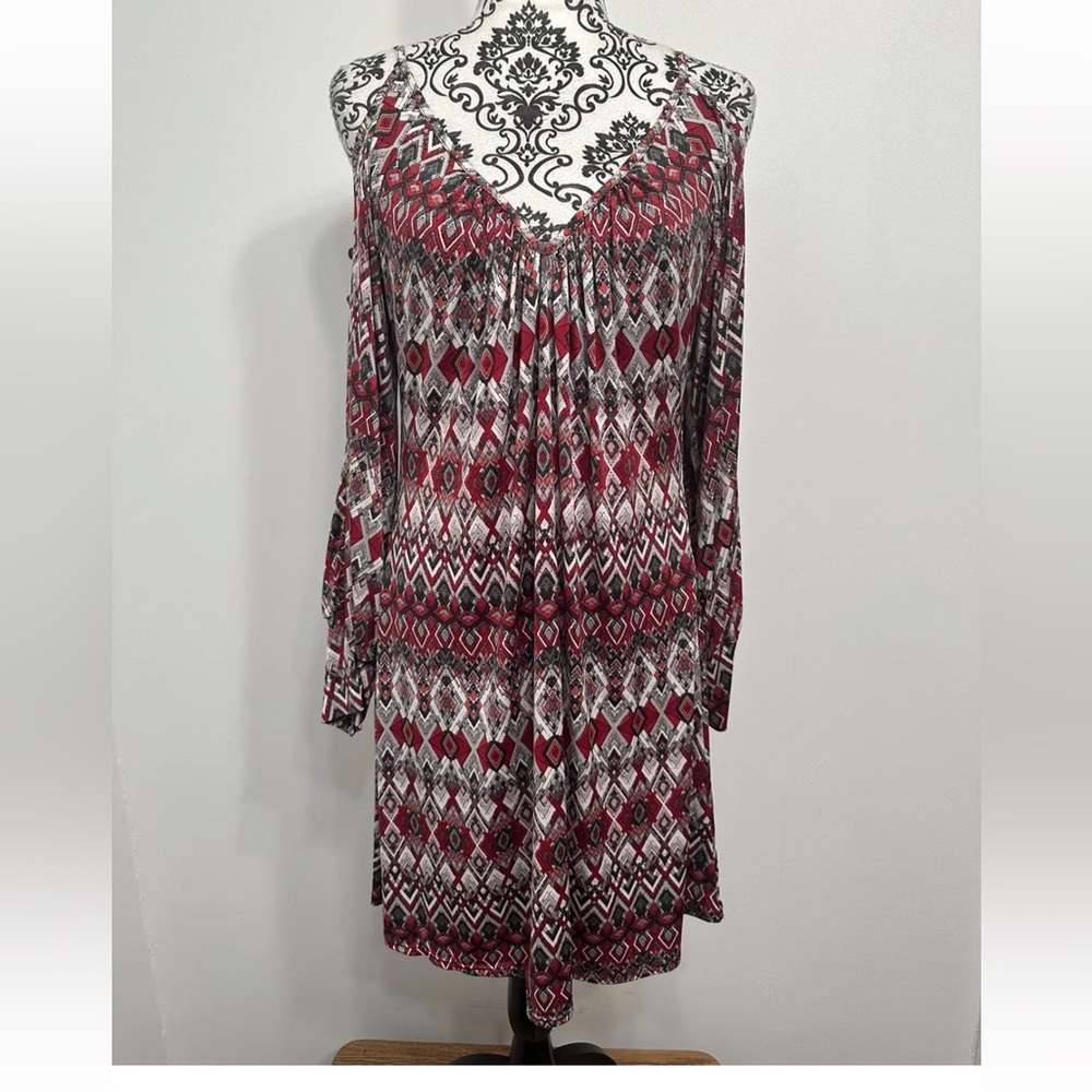 s twelve red cold shoulder V neck dress size large.